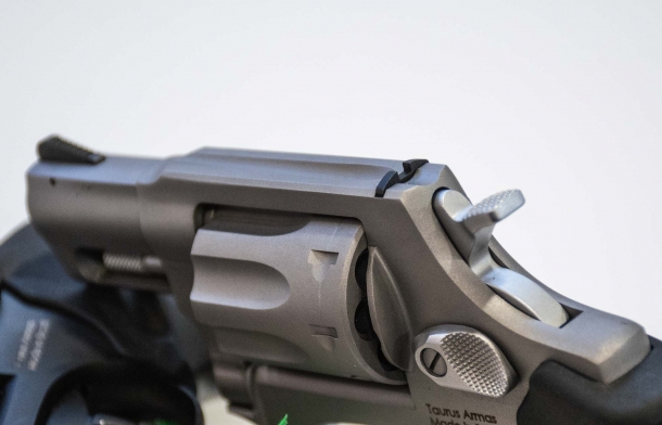 Revolver Taurus Defender 856 e Taurus 942 Revolver Taurus Defender 856 e Taurus 942