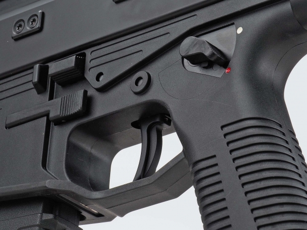 I controlli sull'APC223 sono ambidestri