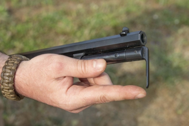 Chiappa 1892 lever action rifle 1 - Extract the magazine disassembling lever