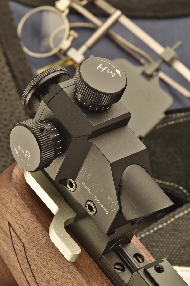 An optional Centra Pro 57 Starline competition rear diopter