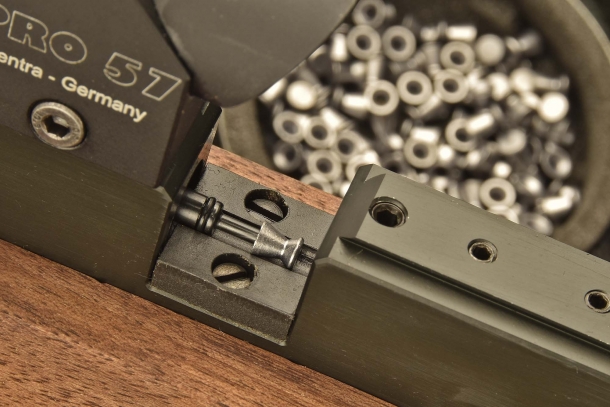 When pushing back the loading lever in close position, the pellet is pushed forward into the barrel