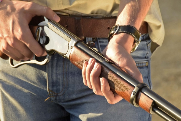 Checkered wooden forearm for the LA322 Deluxe rifle