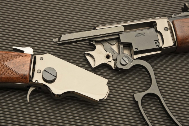By losening the big external screw on the right side of the receiver, the gun breaks open, exposing the internal action