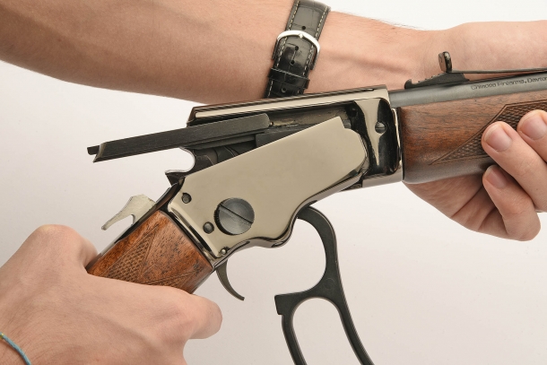 Disassembling 3: separate the stock group from the bolt/barrel group (side view)