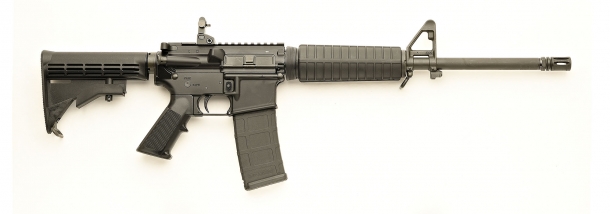 Colt Expanse M4: the affordable, original M4 from Colt Defense Right view of the version equipped with the Dust Cover and the Forward Assist button