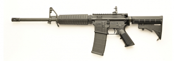 Colt Expanse M4: the affordable, original M4 from Colt Defense Left view of the version equipped with the Dust Cover and the Forward Assist button