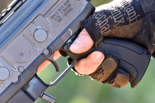 IWI Galil ACE, il moderno AK d'Israele Una vista dell'impugnatura