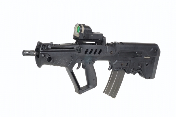 IWI Tavor X95, the "civilized" warrior (the origins) The Tavor Commander CTAR carbine, featuring a 380 mm / 15" barrel