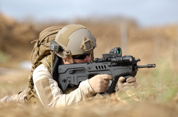 IWI Tavor X95, the "civilized" warrior (the origins) An operator fires the baseline Tavor TAR-21 bull-pup assault rifle