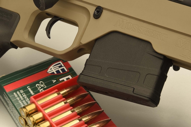 The rifle comse with a 10 rounds Magpul PMAG 10 LR/SR GEN M3 magazine