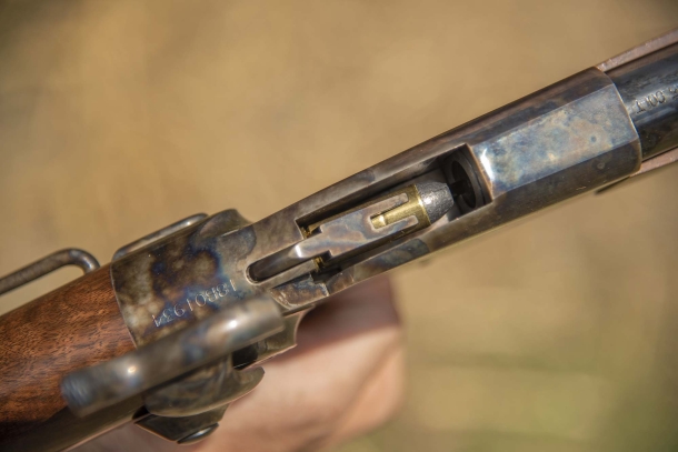 “Unforgiven” 30 years: the Spencer 1860 carbine Once the lever is pulled down, the bolt rotates rearward and a new cartridge is ready to be chambered, when the bolt returns to the closed position