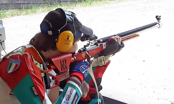Riccardo Ranzani stabilisce un nuovo record, con la sua carabina Sabatti STR Sport Riccardo Ranzani in un momento della gara