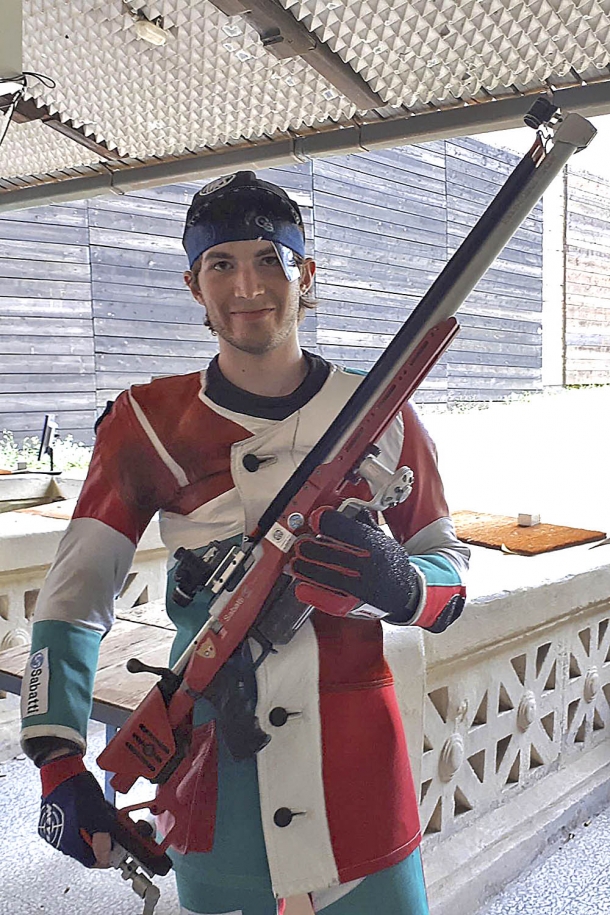 Riccardo Ranzani stabilisce un nuovo record, con la sua carabina Sabatti STR Sport Il tiratore e campione Riccardo Ranzani, con la carabina Sabatti STR Sport