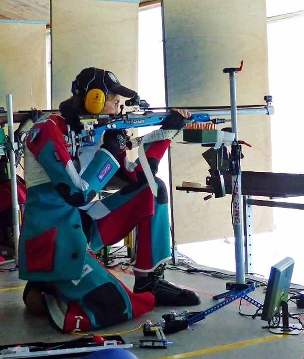 Una Sabatti Tactical Sport Multiradiale in .308 Win per il tiro accademico a 300 m Riccardo Ranzani al tiro in ginocchio a 300 metri