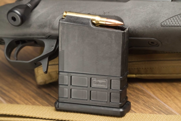 Test: Sabatti Rover Shooter ICM The AICS compatible magazine holds 7 cartridges.