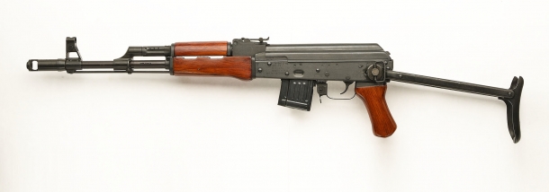 Lato sinistro dell'SDM AK-74