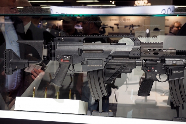 Heckler & Koch: i nuovi fucili militari HK433, HK237 e HK337 Lo HK237 è una variante del G36C camerata nei calibri .300 AAC Blackout e .300 Whisper