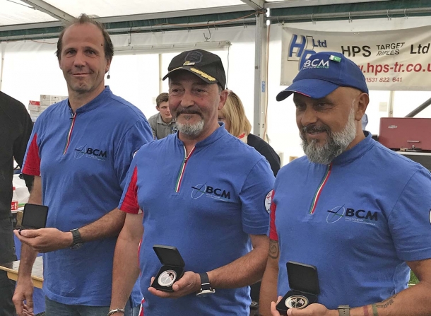 A Bisley BCM Europerams chiude una stagione sportiva straordinaria Da sinistra: Norberto Berrone, Vincenzo Murdocca, Lorenzo Brandi