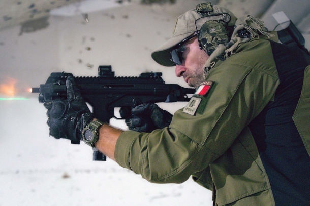 Beretta PMX: arriva la nuova SMG Made in Italy La PMX di Beretta al tiro: le dimensioni ridotte non influiscono negativamente sulla controllabilità