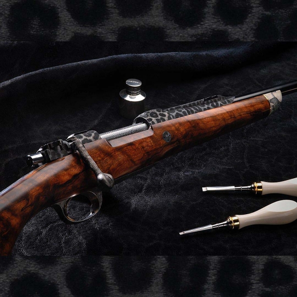 The Leopard by Johann Fanzoj: an astonishing luxury set! The Leopard by Johann Fanzoj: an astonishing luxury set!