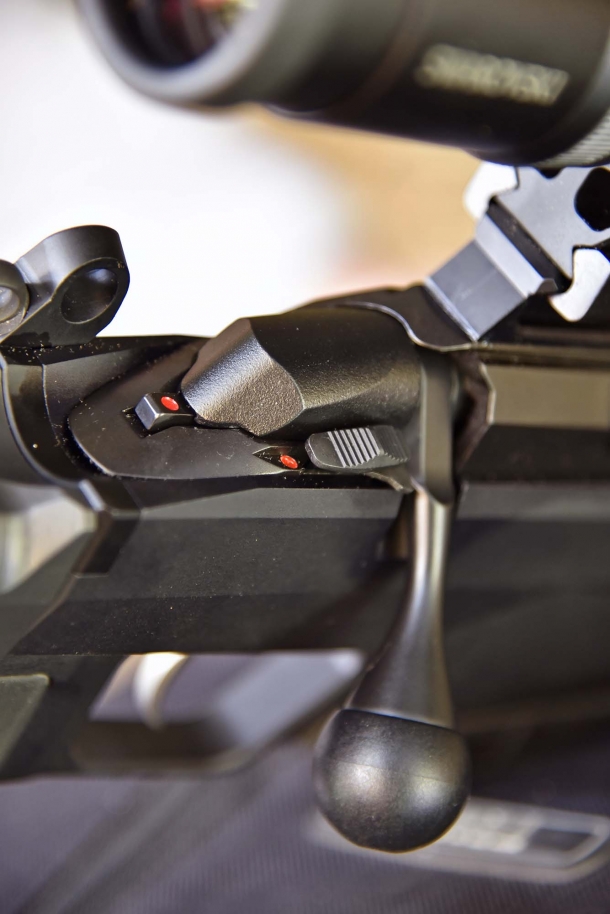 Dettaglio della sicura a due posizioni del T3x TAC A1 e della leva che anche con una cartuccia in camera, consente di scaricare l'arma in piena sicurezza