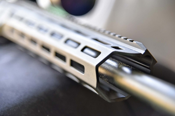 L'astina in alluminio del Tikka T3x TAC A1 presenta intagli M-LOK