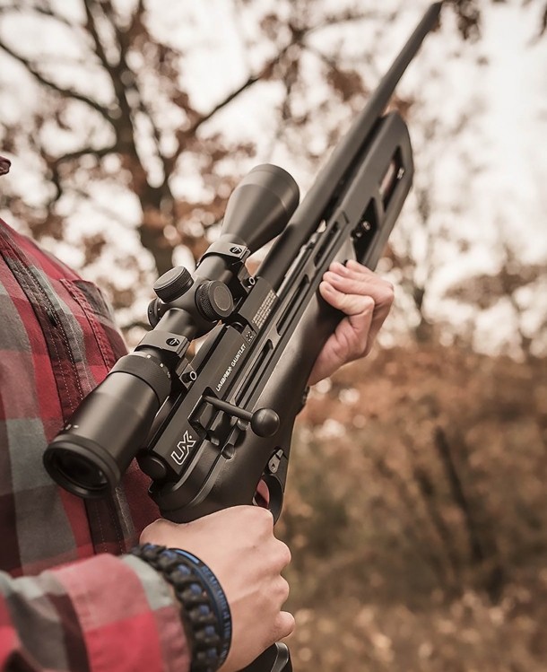 Umarex Gauntlet PCP rifle in .25/6.35mm caliber A manual repeater, the Umarex Gauntlet can use detachable eight-shots magazines or single-shot adapters