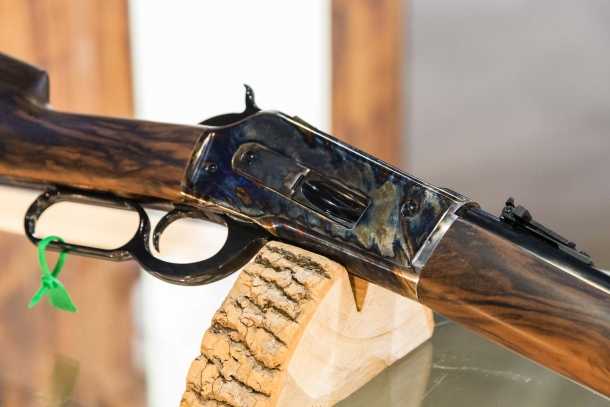 Carabina Pedersoli 1886 calibro .45/70 Government e pistola Howdah a pietra focaia calibro 20 Carabina Pedersoli 1886 calibro .45/70 Government e pistola Howdah a pietra focaia calibro 20