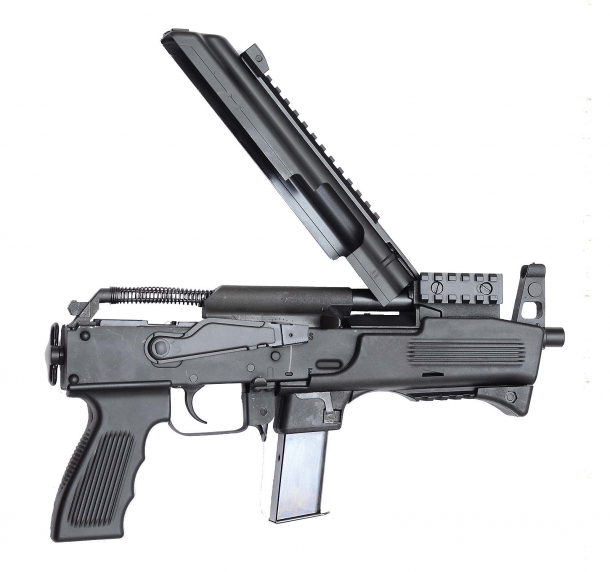 AK-9 e AK-22, i Kalashnikov di Armi Chiappa La pistola AK-9 della Chiappa può essere adattata ad utilizzare caricatori Glock o Beretta