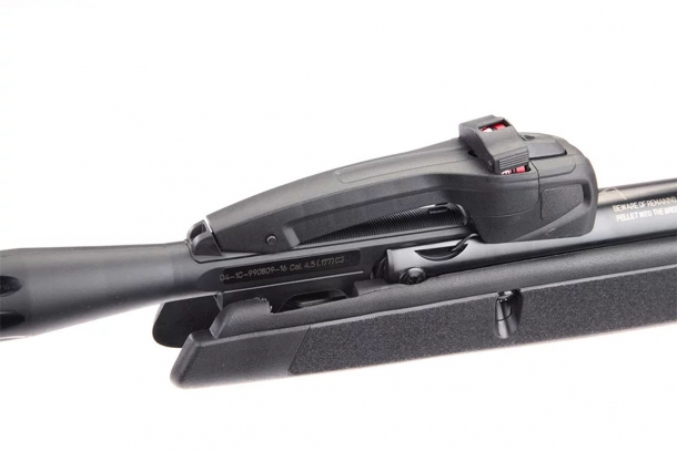 GAMO Swarm Maxxim multi-shot air rifle The multi-shot magazine is in position