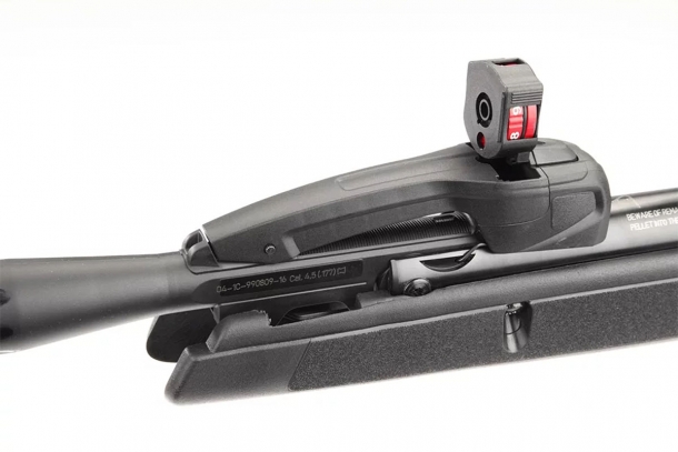GAMO Swarm Maxxim multi-shot air rifle The multi-shot magazine is inserted into its slot