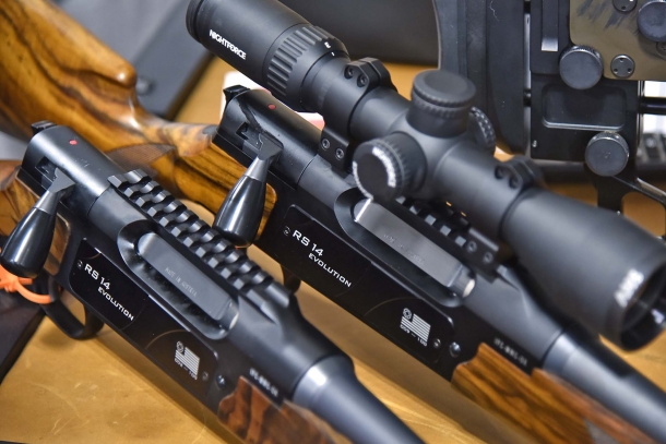 Strasser RS14 Evolution with a integral Picatinny rail