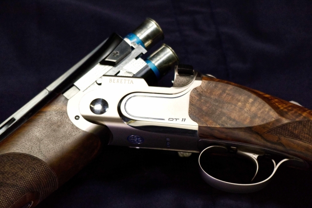 Beretta DT11 Trap La bascula del Beretta DT11 e' particolarmente bassa, grazie al particolare sistema di chiusura, che fa a meno dei classici ramponi sotto le canne.