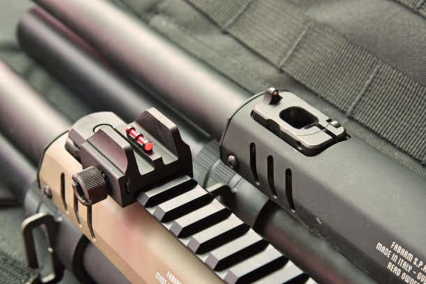 The standard low-profile front sights (right) of the basic "initial" models, compared to the high visibility front sight that come included in other more equipped configurations