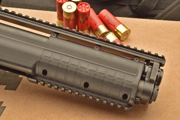 The railed forend of the KSG