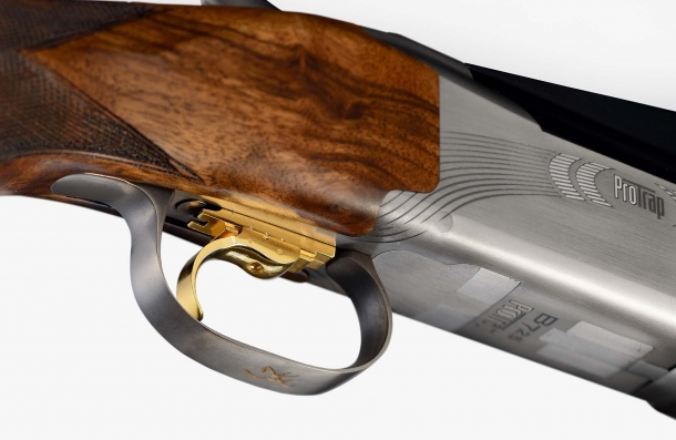 Browning B725 Pro Trap Adjustable, un sovrapposto che vale oro! Il fucile monta uno scatto regolabile Triple Trigger System