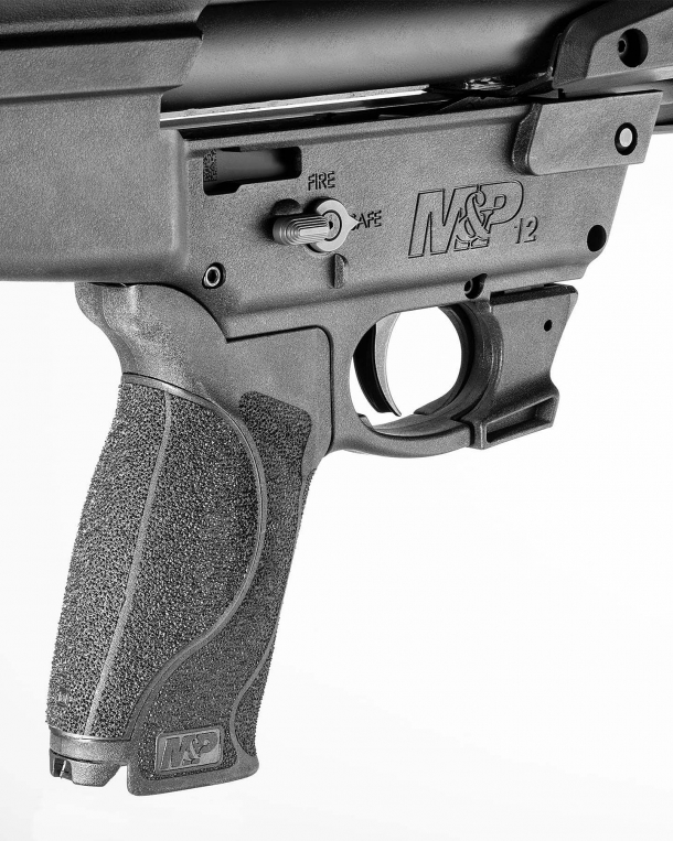 Smith & Wesson M&P 12 pump-action shotgun Smith & Wesson M&P 12 pump-action shotgun