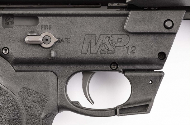 Smith & Wesson M&P 12 pump-action shotgun Smith & Wesson M&P 12 pump-action shotgun