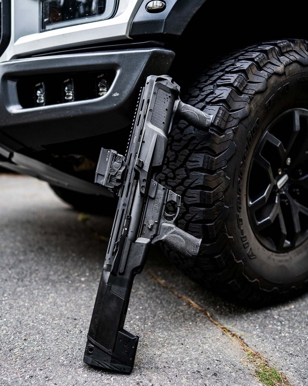 Smith & Wesson M&P 12 pump-action shotgun Smith & Wesson M&P 12 pump-action shotgun