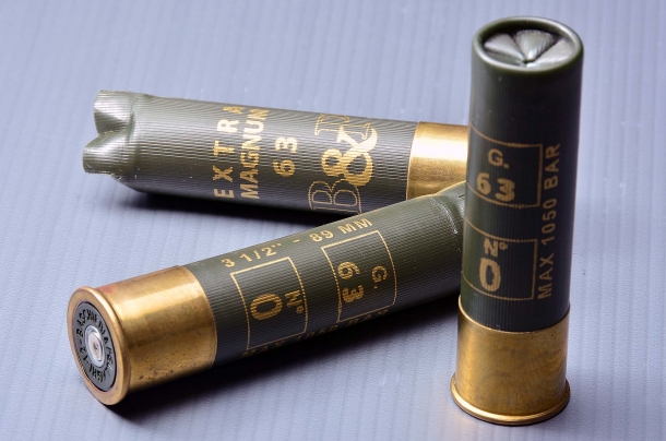 Le 4 regole di sicurezza nel maneggio delle armi cartucce calibro 12 Super Magnum. Da evitare per difesa personale e abitativa, specialmente se utilizzate all'interno di abitazioni, al pari di cartucce da arma corta esageratamente potenti