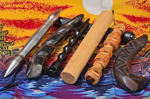 Difesa Personale: Palm Stick & Co. alcuni Palm Stick di varie dimensioni e materiali