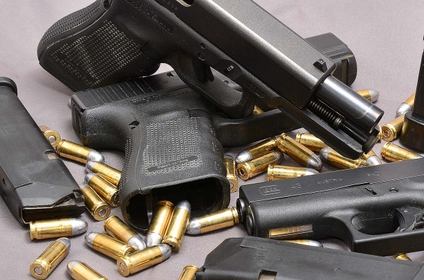 Tecnica: la dimensione (della pistola) conta Se per la difesa personale e abitativa non consideriamo calibri inferiori al 9mm (9x21), teniamo a mente che diminuendo il peso dell'arma, il rinculo aumenta. A minore peso e ingombro deve corrispondere maggiore destrezza