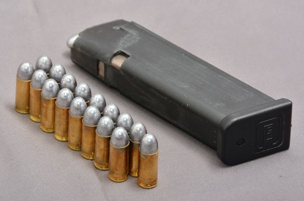 Tecnica: la dimensione (della pistola) conta il caricatore della Glock G17 ha una capienza di 17 cartucce ove ancora consentito dalle limitazioni di legge