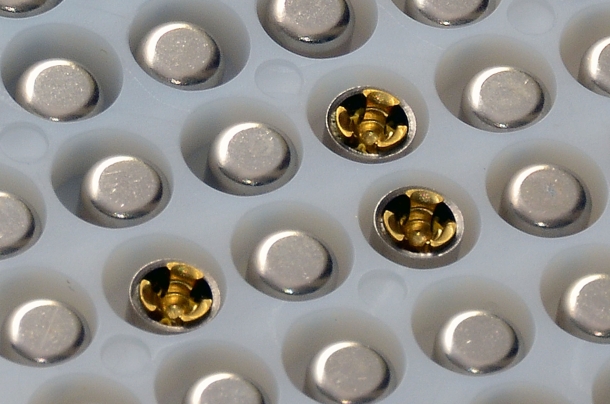 Tecnica: tenere il colpo in canna togliere e reinserire innumerevoli volte una cartuccia dalla canna, potrebbe provocare danni all'incudine o al materiale detonante dell'innesco