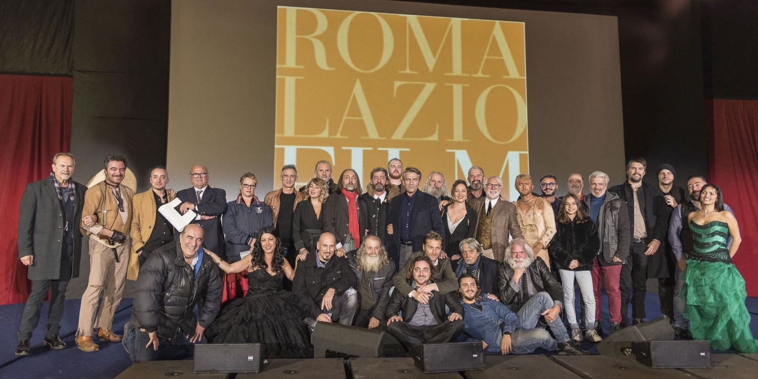 Oro e Piombo: lo 'spaghetti western' non è morto Foto di gruppo per il cast del film western "Oro e Piombo"