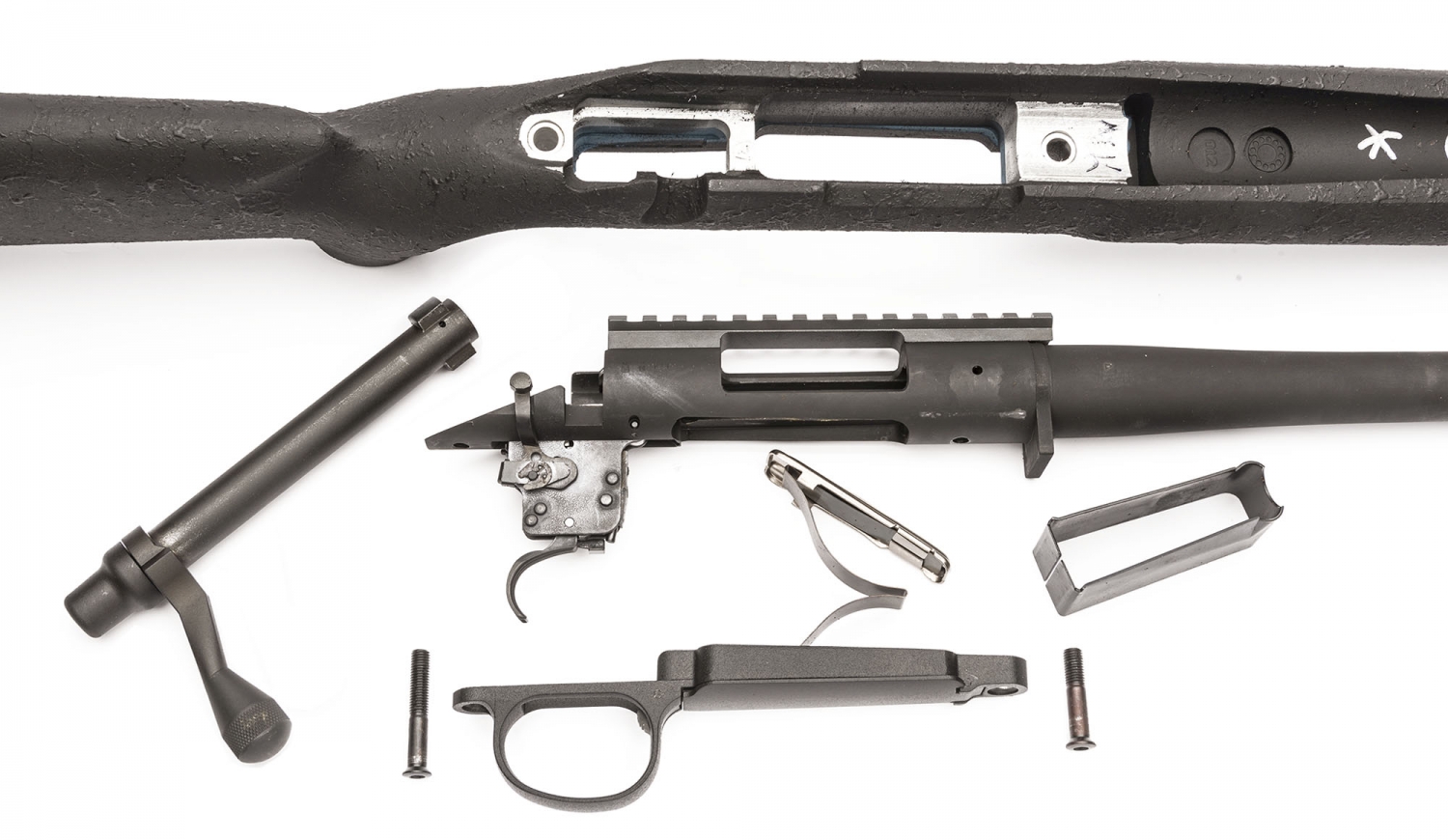 Remington 700 Police 5R: il classico dei classici... a cinque righe L'arma smontata: all'interno della calciatura H-S Precision si nota la struttura in alluminio che fa da ancoraggio all'azione dell'arma