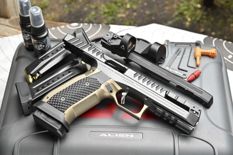 Laugo Arms "Alien": la pistola di un altro pianeta