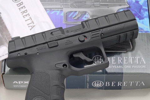 La UMAREX lancia la replica soft-air della pistola Beretta APX
