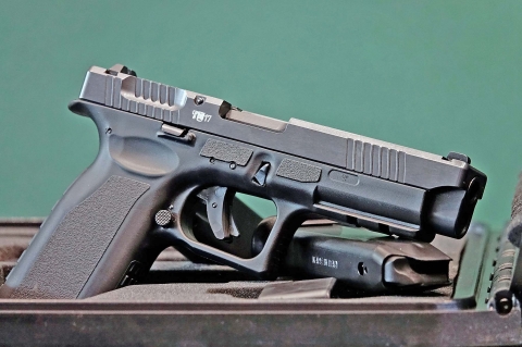 Pistola Czech Small Arms Vz.15: la vera "anti-Glock" ceca