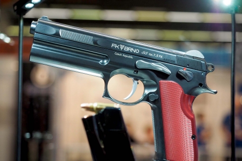 FK Brno lancia la pistola Short Slide ad IWA